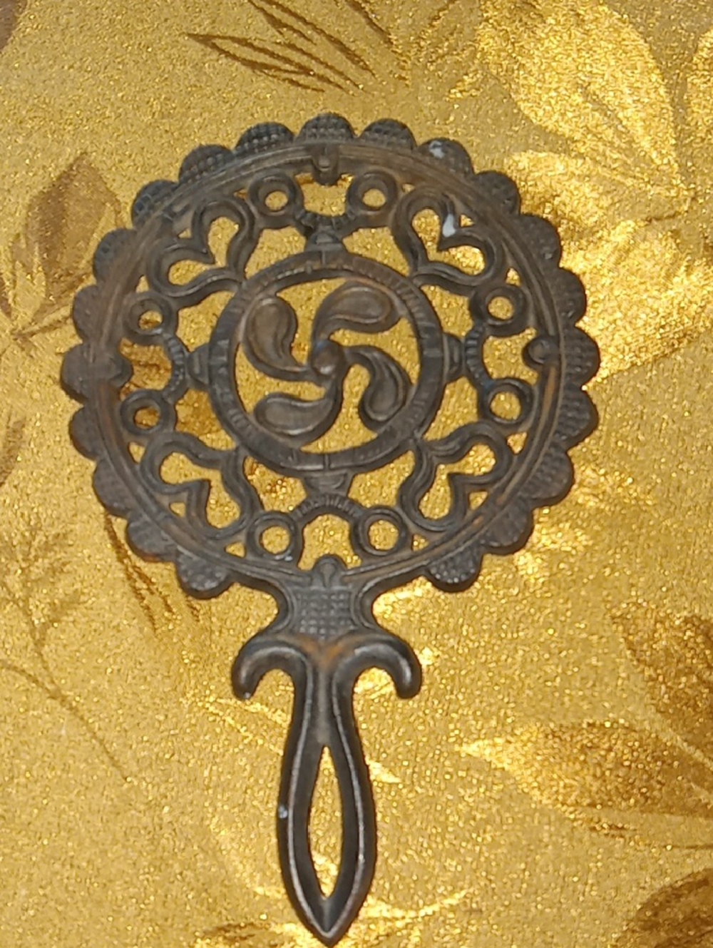 Handcrafted Black rot iron Wall Medallion trivet with feet - Unbranded